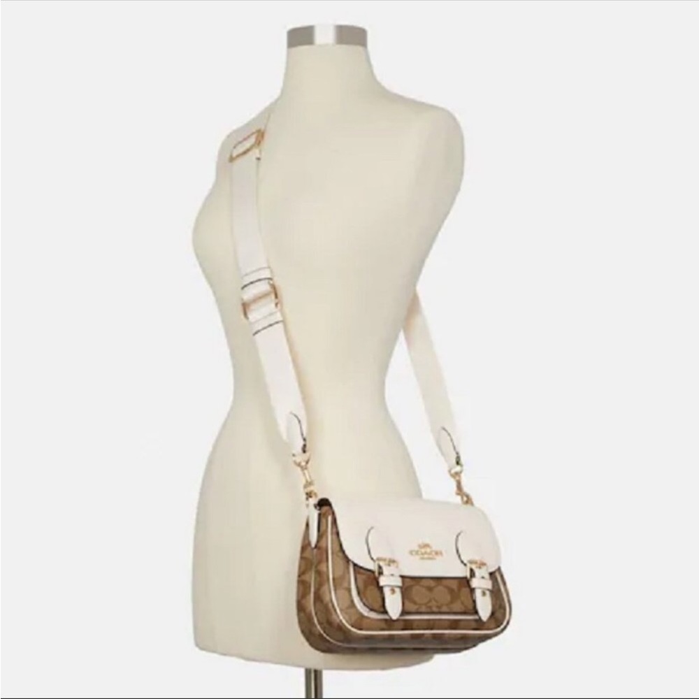 Coach Signature Lucy bag
